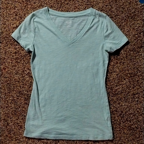 Small MOSSIMO Vneck - Picture 1 of 3